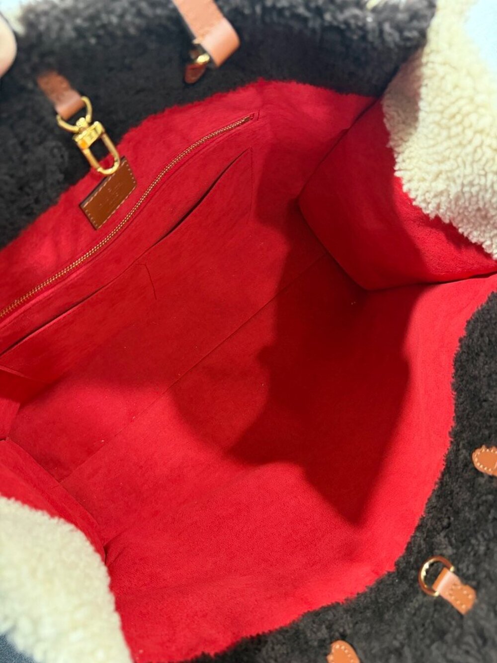 Louis Vuitton OnTheGo GM Shearling Teddy Limited Edition Tote Bag (JB1438) - Picture 11 of 15